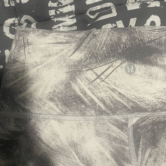 Lululemon Wunder Under Leggings - Picture 3 of 3